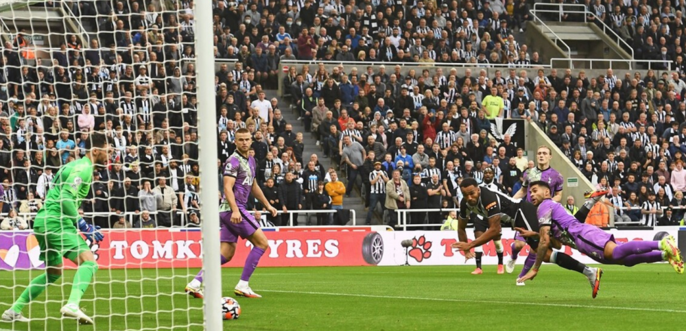  曼联锋霸打破球荒，滕哈赫变阵收获奇效  