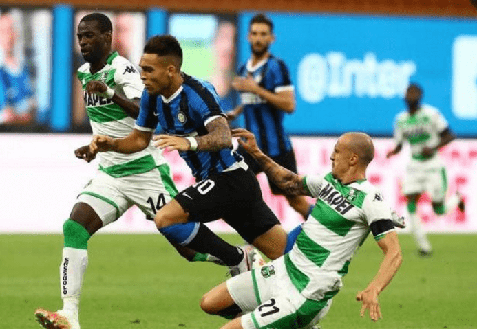  那不勒斯防线失误频出主场惨遭萨索洛逼平  