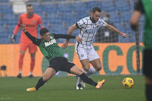  国际米兰防线重组，新援中卫完成首秀  