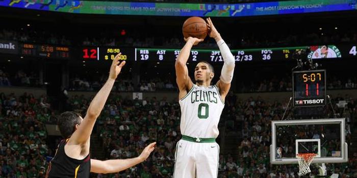  凯尔特人轻取魔术豪取五连胜，塔图姆全能数据闪耀  