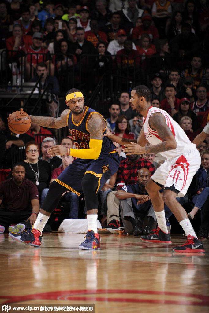  米切尔压哨绝杀骑士双加时险胜魔术