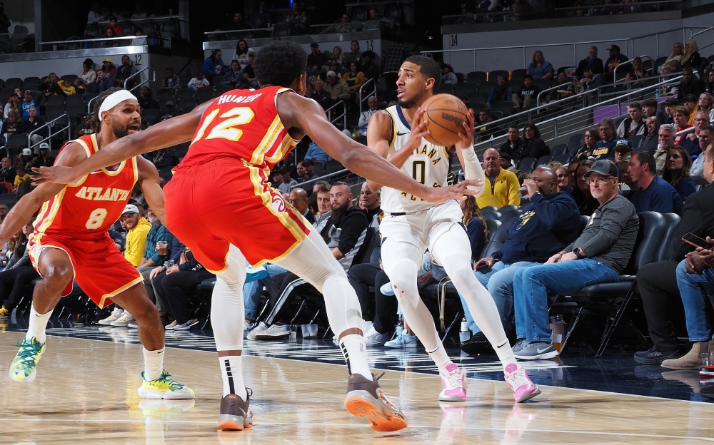 哈利伯顿全能表现步行者击败公牛